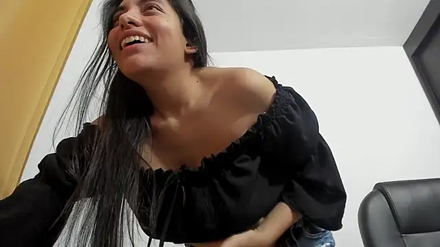 Chat +18 de emilysex_118 ao vivo