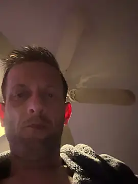 Werknjerkn: διαδικτυακό σόου στην κάμερα