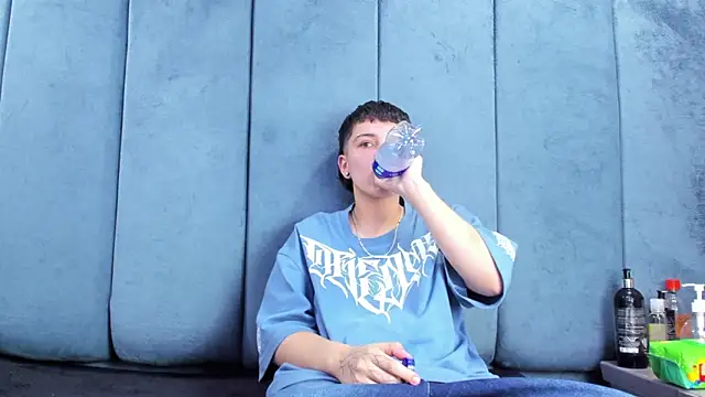 Megan_Thompson_ লাইভ XXX চ্যাট