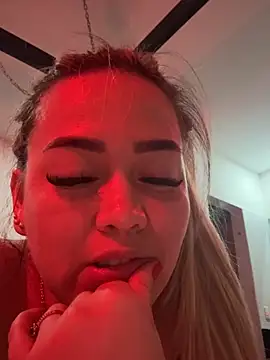 Danielavegax Chat XXX in diretta