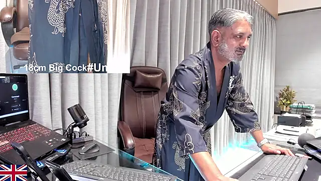 OnlineBossUK Live XXX-chat