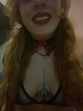 Chat +18 de RedHotJuu ao vivo