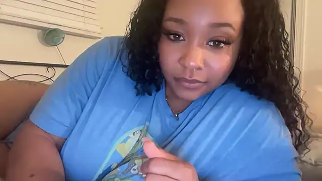 Yourmommysilk Show in webcam