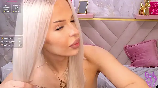 XXX chat uživo modela EvaXElfi
