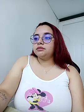 دردشة CURVY-HORNY الجنسية المباشرة