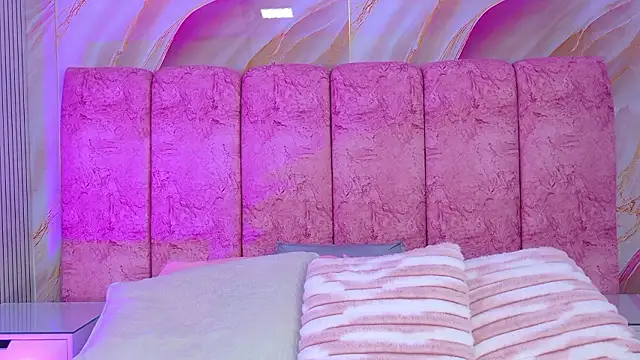 emmacurvy Adlı Modelin Canlı XXX Sohbeti