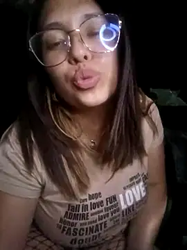 ISABELLA-24_ Adlı Modelin Canlı XXX Sohbeti