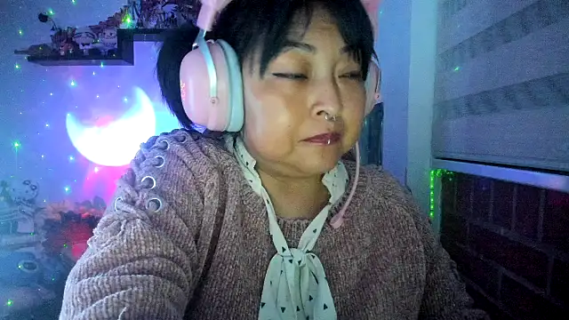 XXX chat uživo modela Shaddycute_