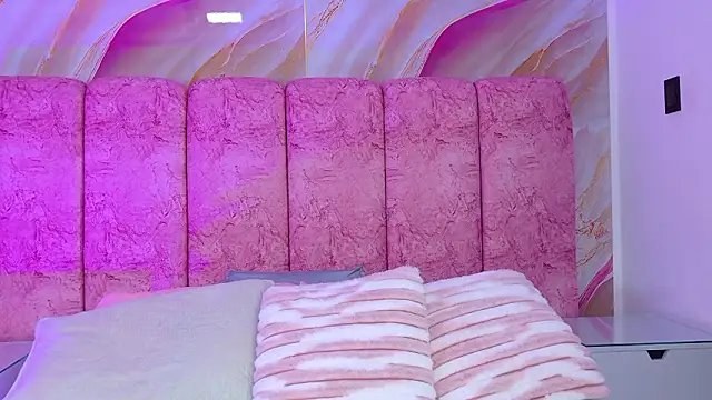 XXX chat uživo modela emmacurvy