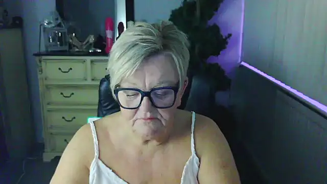 BridgetBlueEyes' Webcam Show