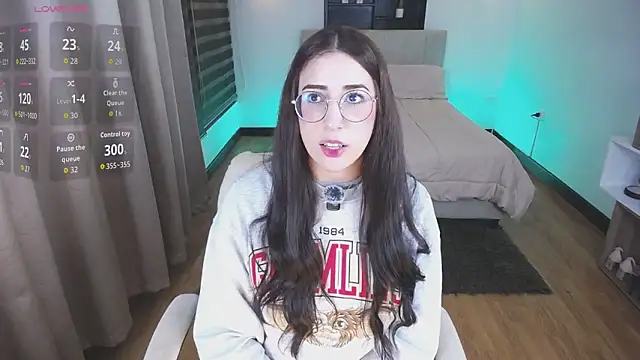 KittyCute- 现场XXX聊天