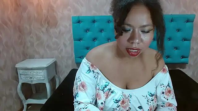 دردشة KeniaLovex الجنسية المباشرة