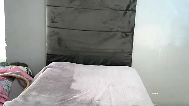 Pokazy przed kamerką – WILD_KITTYxXxX