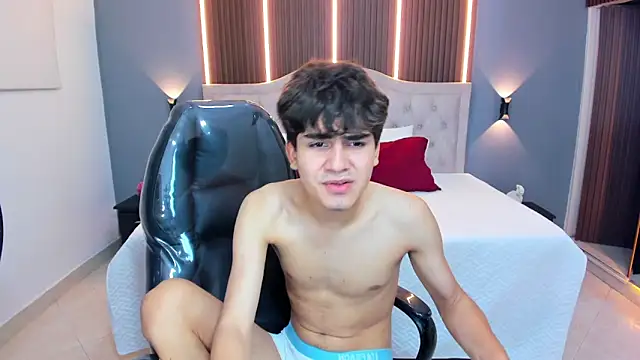 Tommy18__: онлайн-секс-чат