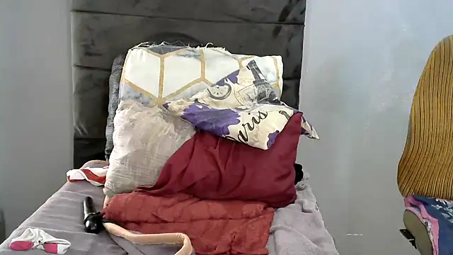 Pokazy przed kamerką – WILD_KITTYxXxX