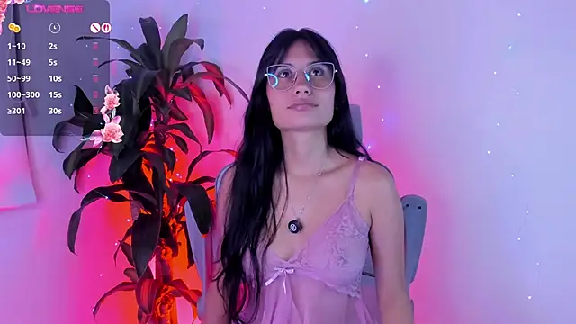 NayeCloudのライブXXXチャット