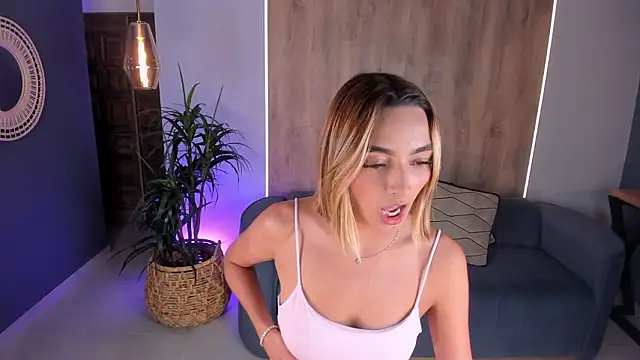 MelissaMoore_'s Live XXX Chat