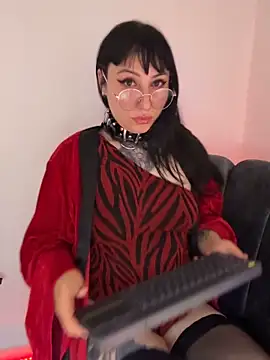 Chatroom XXX en direct de Ravenna666_