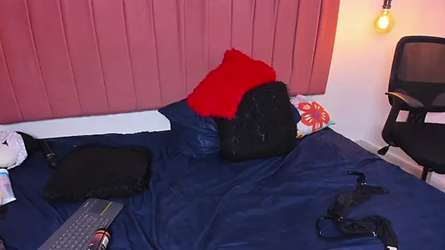 ana_foxi Adlı Modelin Canlı XXX Sohbeti