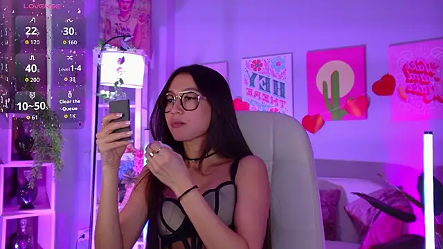 Chat +18 de LanaBaker ao vivo