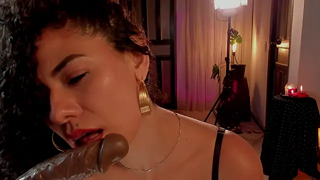 Chat +18 de goddes_helena ao vivo