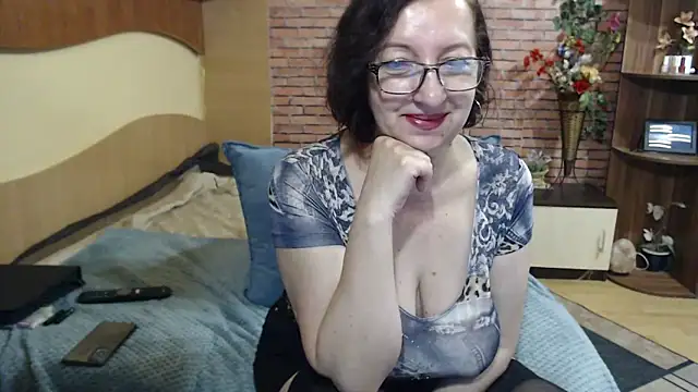 EvelyneFlirtyMilf – Live XXX-chat