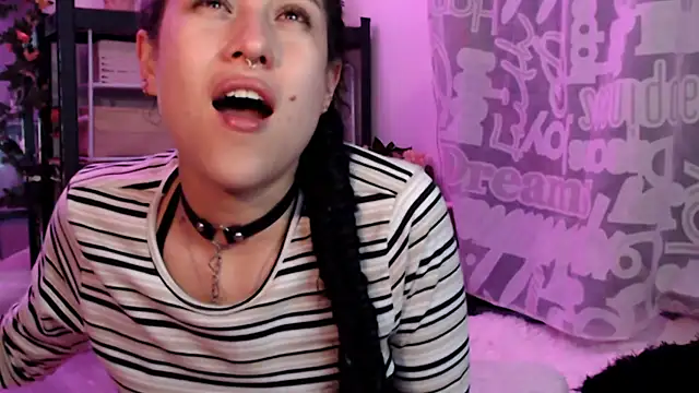 Hellen_dumont Chat XXX in diretta