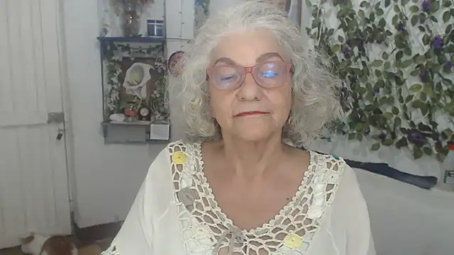 FunnyGrandma webkamerás műsora