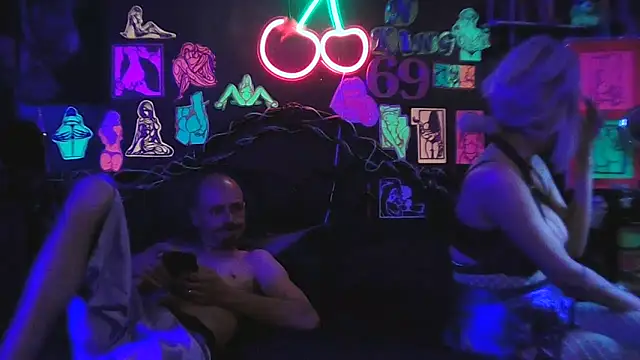 DaddyAndSplashQueen Chat XXX in diretta