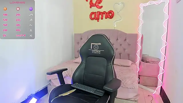 Chatroom XXX en direct de SABRIINA_TAY