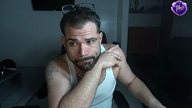 Zander823 élő XXX-chatje