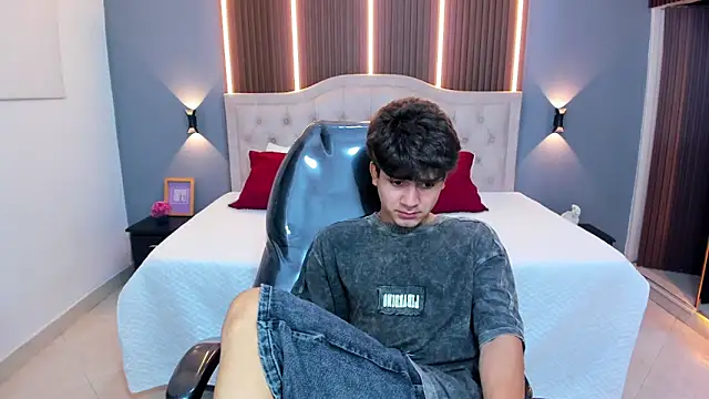 Tommy18__ 即時 XXX 聊天