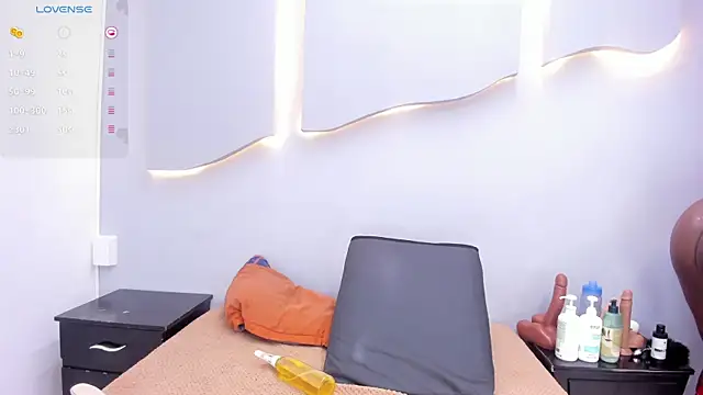 AdrianaVegga Chat XXX in diretta