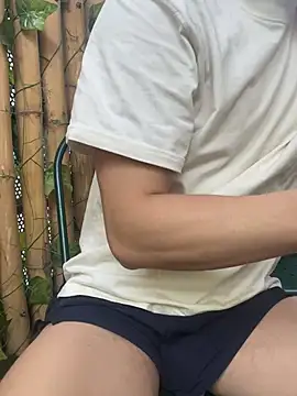 anhkiet_huang: διαδικτυακό σόου στην κάμερα