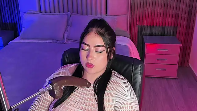 Emberrvelvet's Live XXX Chat