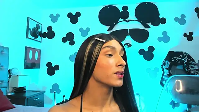 AdharaSkinny_n Webbikameraesitys