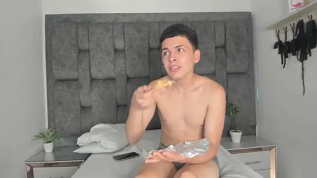 Axel_OS: διαδικτυακό σόου στην κάμερα