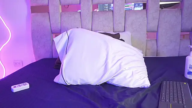 XXX chat uživo modela Petitte_Mussa