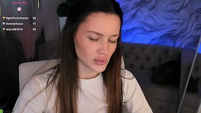 Aria_Mila Chat XXX in diretta