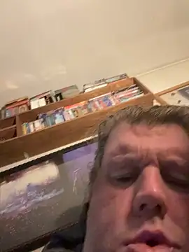 Stephanie1984: διαδικτυακό σόου στην κάμερα