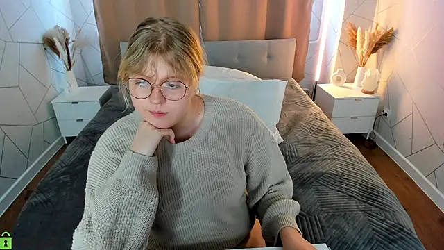 luna_c0ra's Live XXX Chat