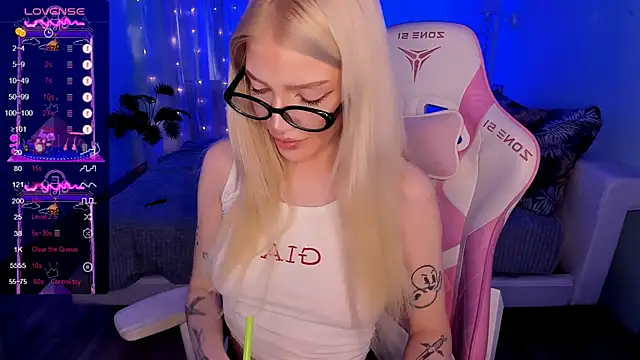 AnyaTaylor_ Live XXX-Chat