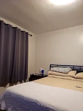 honeeyyy_pot 即時 XXX 聊天