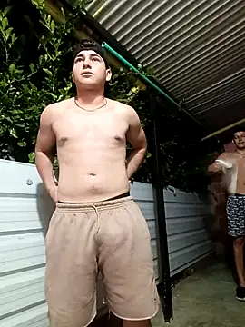 แชท XXX สดของ 3hornys-straights