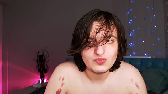 delalex: διαδικτυακό σόου στην κάμερα