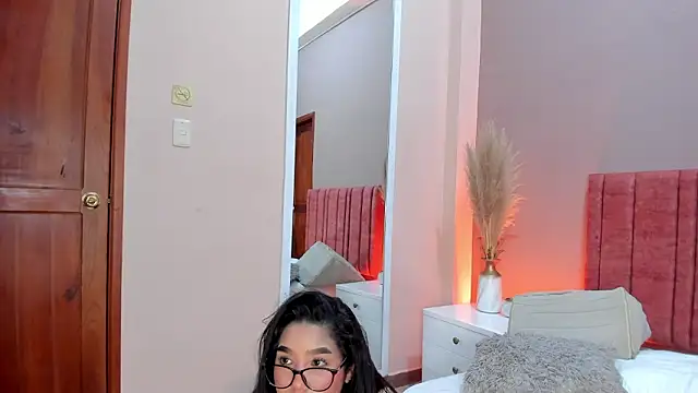 JuliethDior Chat XXX in diretta