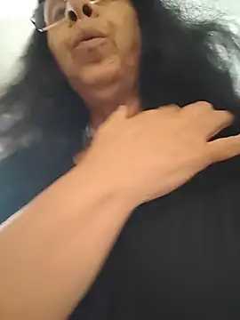 NakedMILFx Chat XXX in diretta