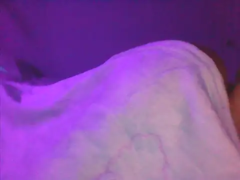 sarahkat86 Adlı Modelin Canlı XXX Sohbeti