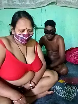 LoveOnStream: διαδικτυακό σόου στην κάμερα