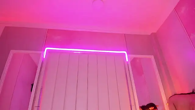 Kendall_curves live XXX chat